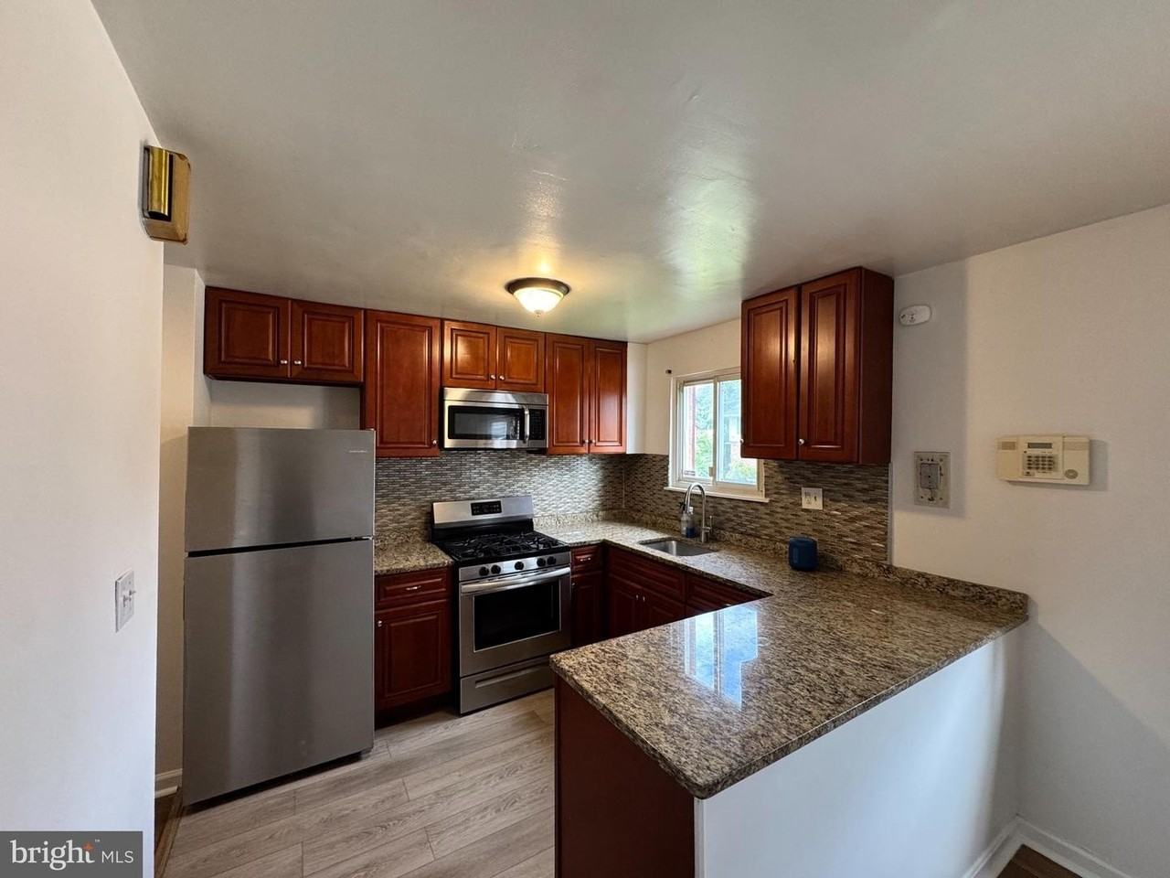 810 Booker Pl - Photo 7 of 23