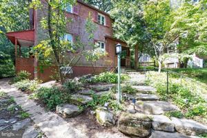 featured image of 210 N Evergreen St