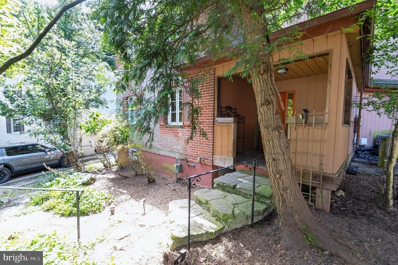 210 N Evergreen St - Photo 2 of 16