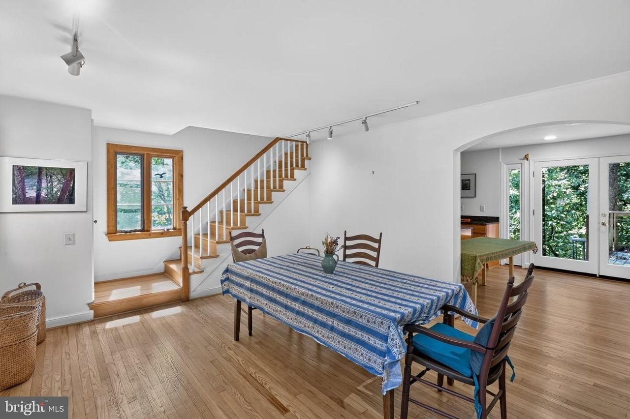210 N Evergreen St - Photo 5 of 16