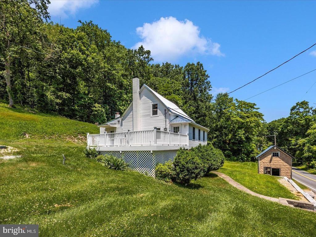 6824 Mountain Church Rd - Photo 4 of 50