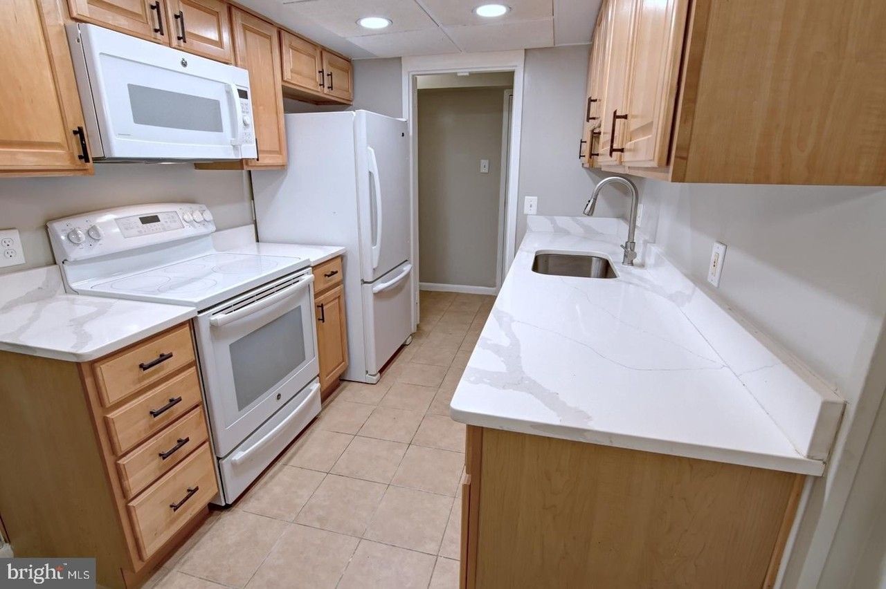 11658 Stoneview Sq - Photo 6 of 31