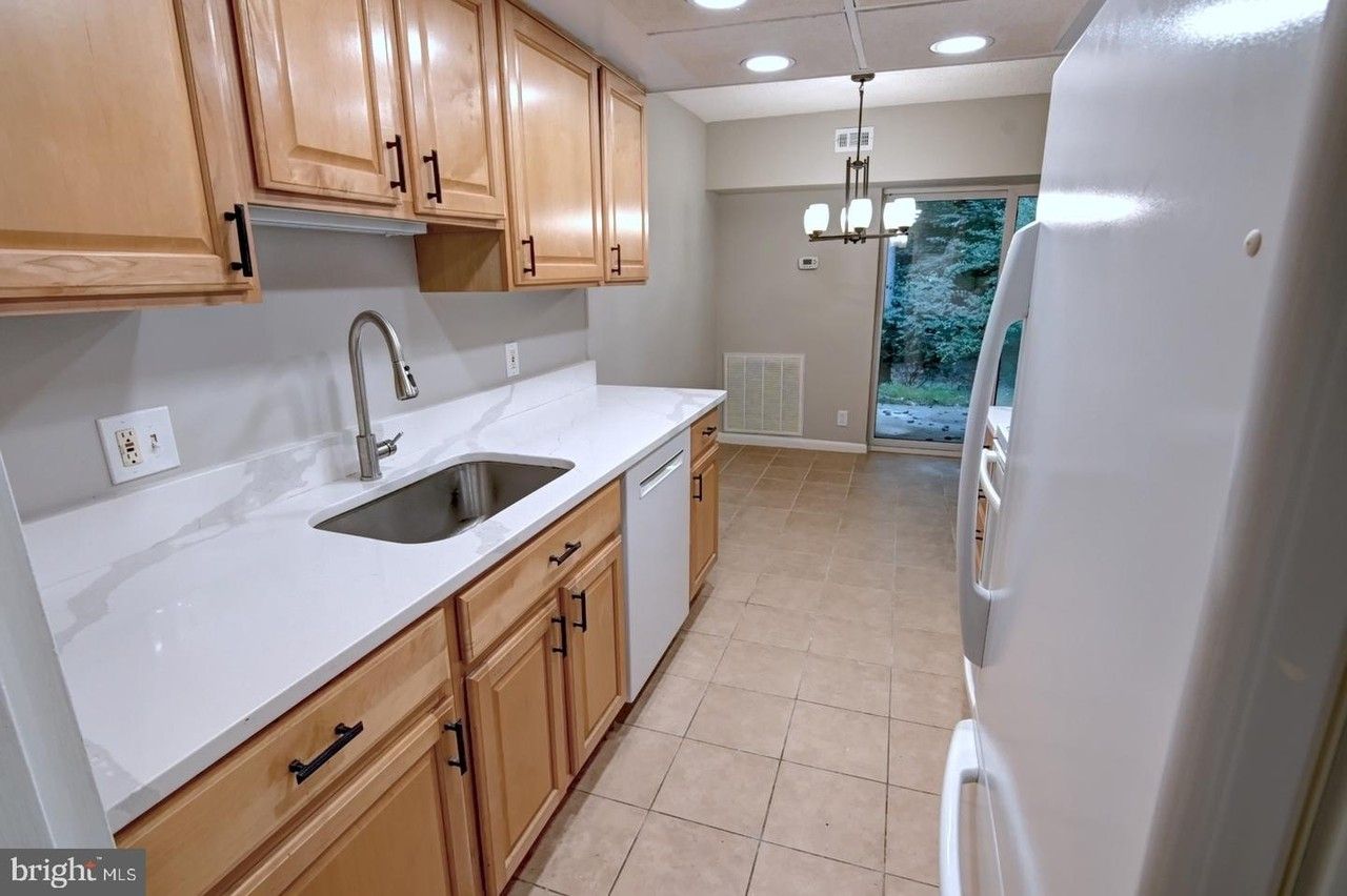 11658 Stoneview Sq - Photo 7 of 31