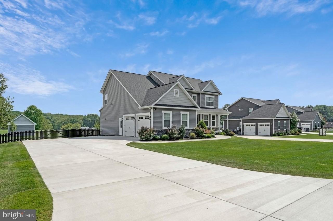 11889 Bradley Forest Rd - Photo 3 of 50