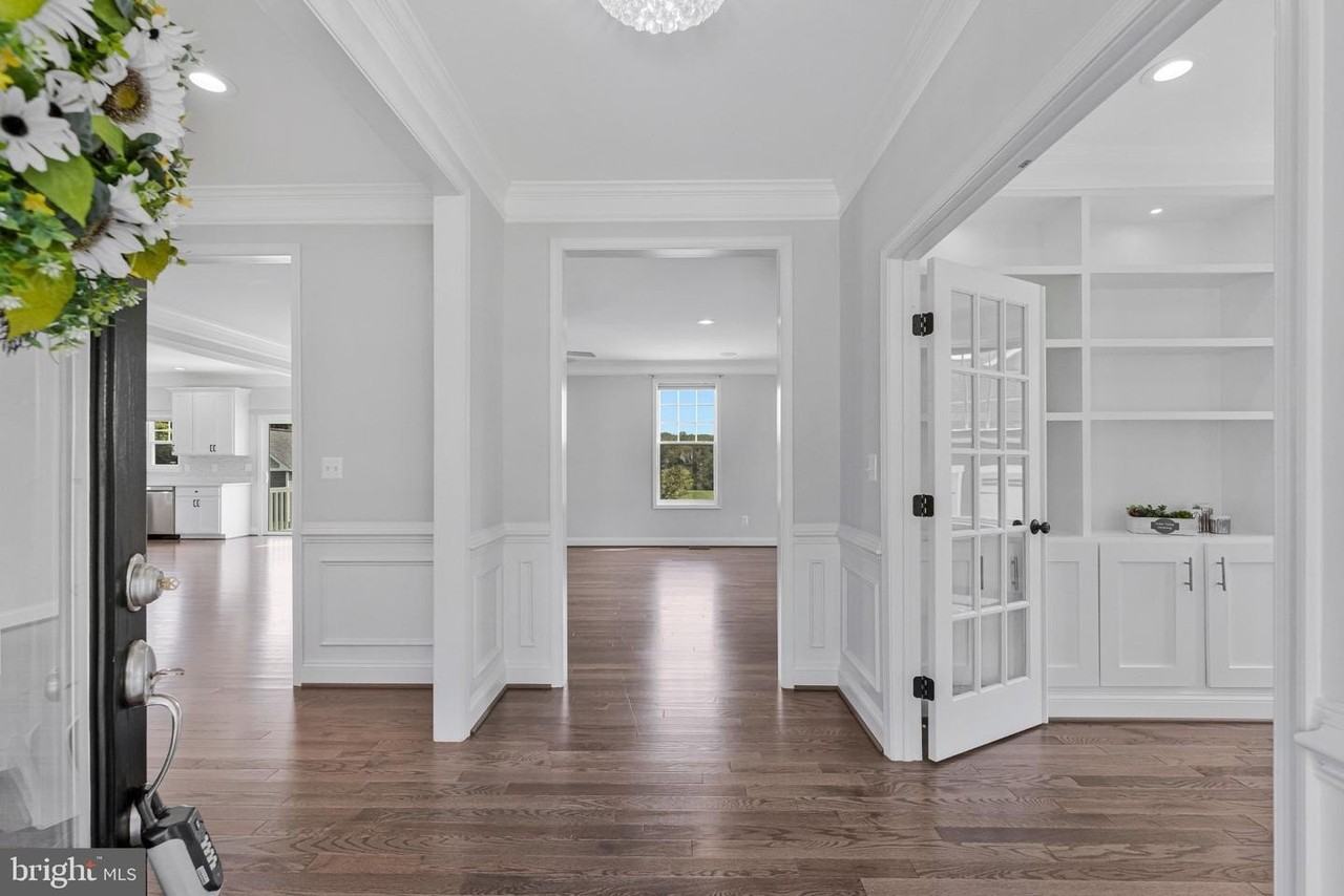 11889 Bradley Forest Rd - Photo 5 of 50