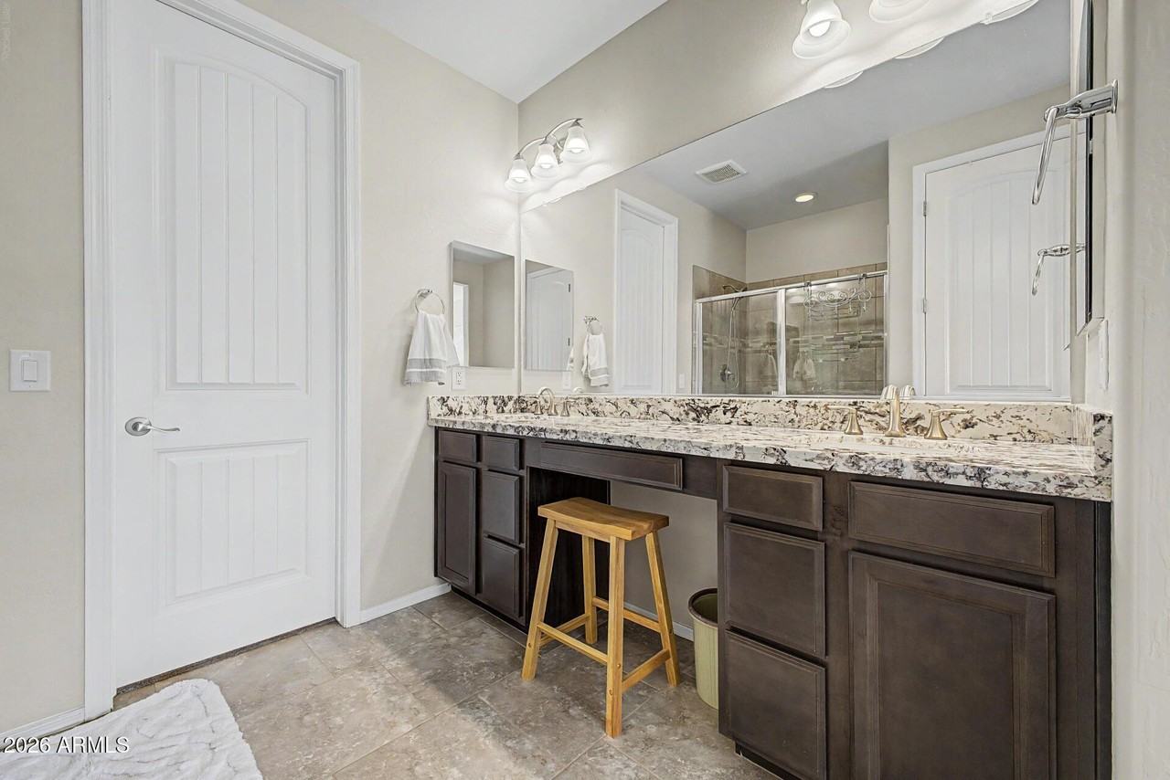 12506 N 174th Dr - Photo 5 of 30