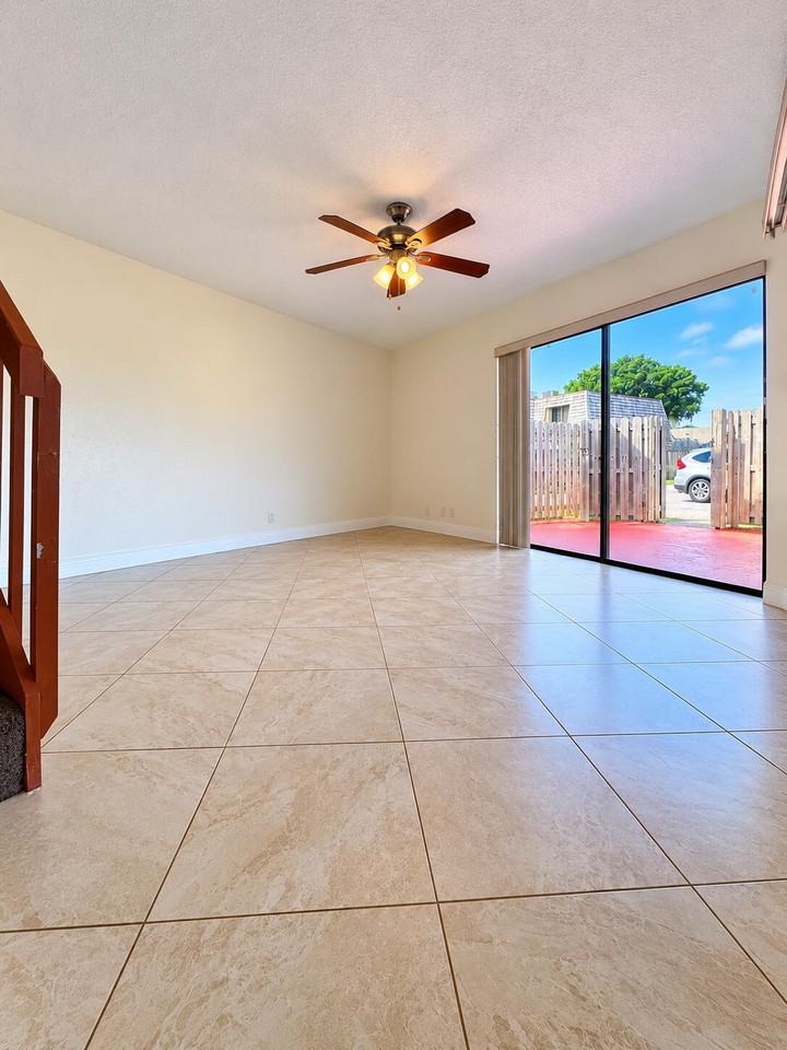 165 Lake Arbor Dr - Photo 4 of 23
