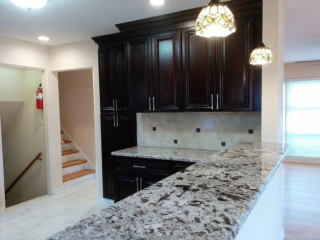 312 Sunset Dr - Photo 5 of 20