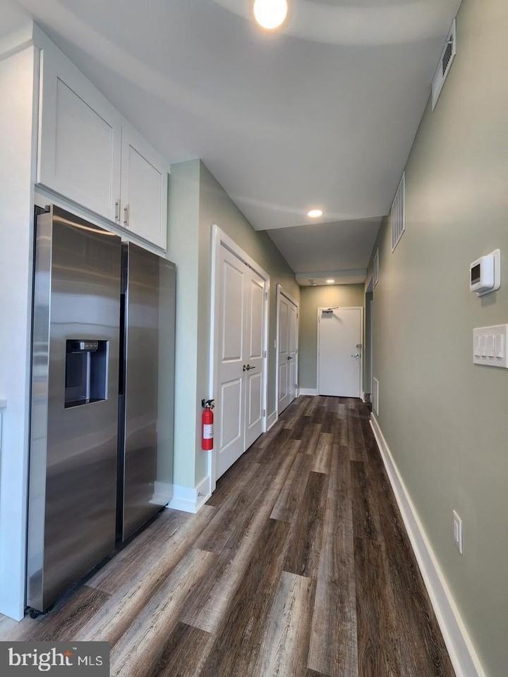 200 E High St - Photo 6 of 27
