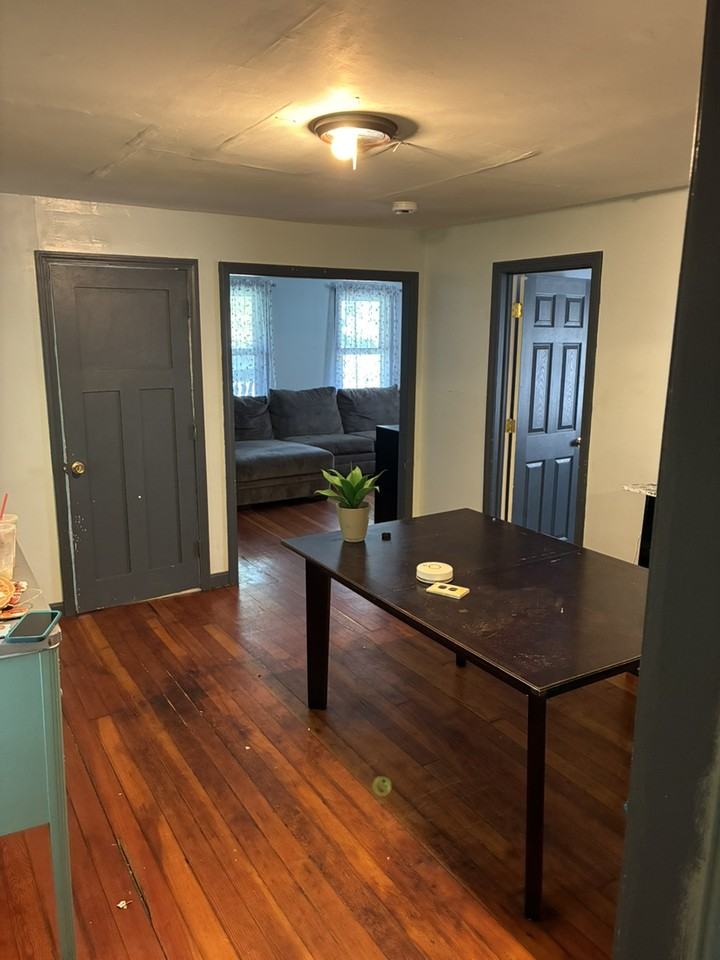 201 Main St - Photo 2 of 11