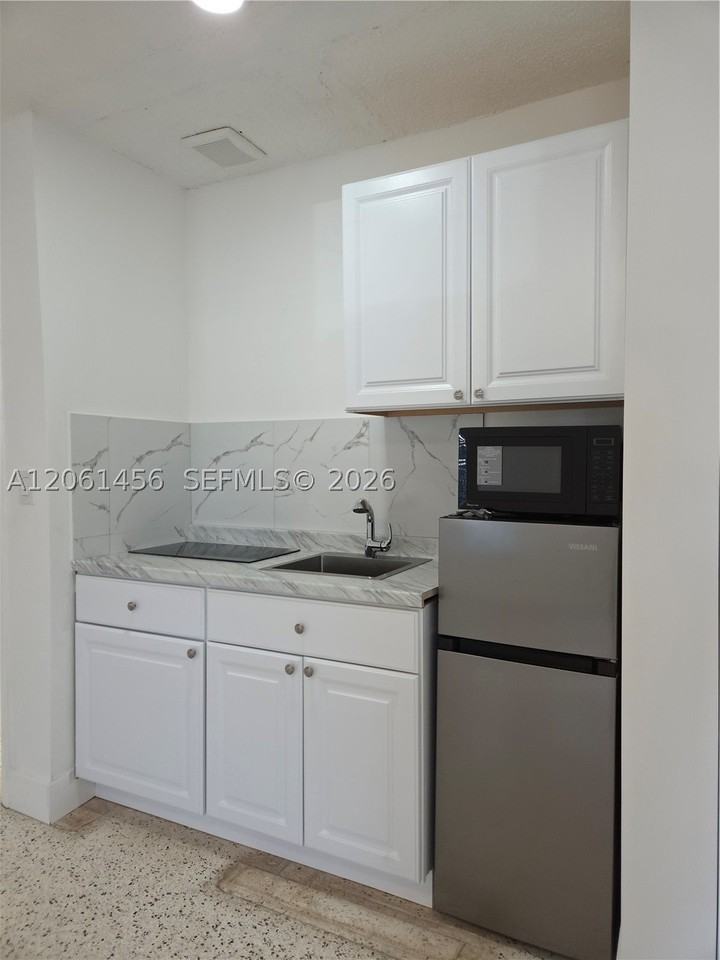 3146 Nw 29th St #2 - Photo 3 of 9