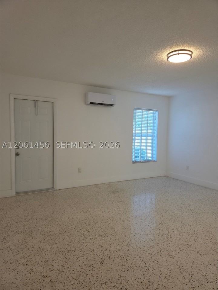 3146 Nw 29th St #2 - Photo 4 of 9
