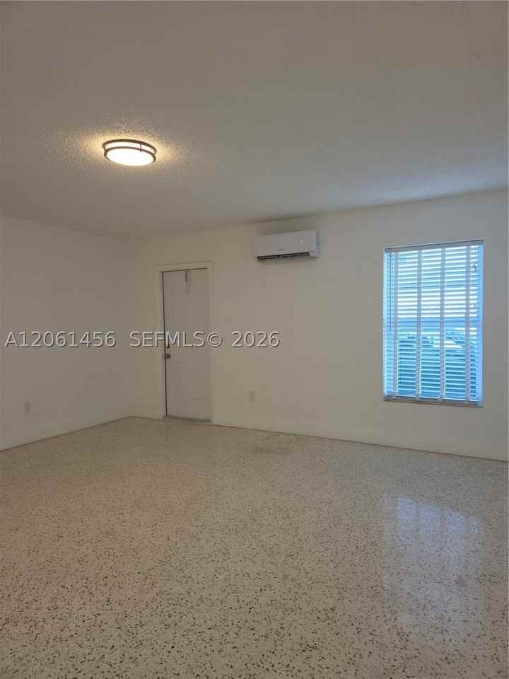 3146 Nw 29th St #2 - Photo 5 of 9