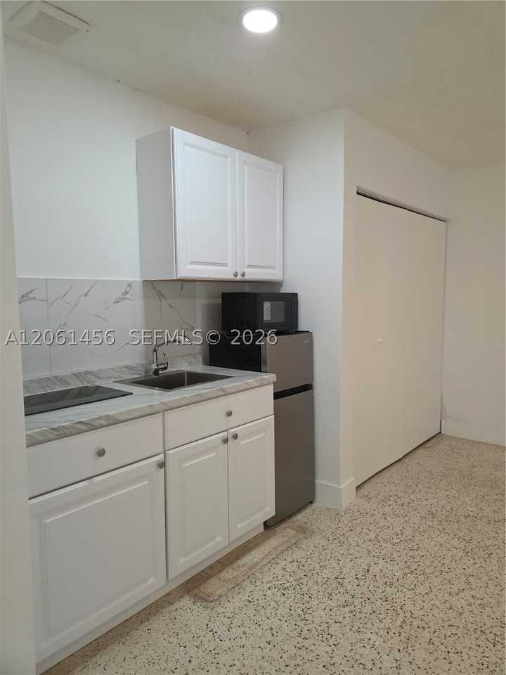 3146 Nw 29th St #2 - Photo 6 of 9