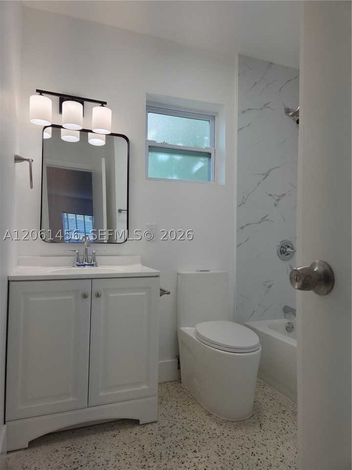 3146 Nw 29th St #2 - Photo 7 of 9