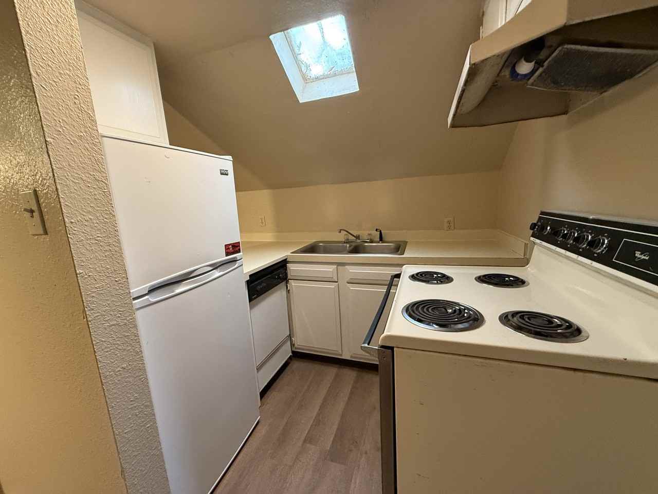 809 1/2 M St Nw #1 - Photo 3 of 16