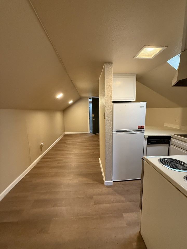 809 1/2 M St Nw #1 - Photo 5 of 16