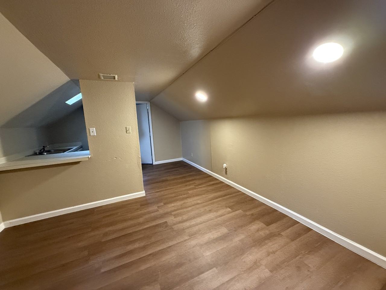 809 1/2 M St Nw #1 - Photo 7 of 16