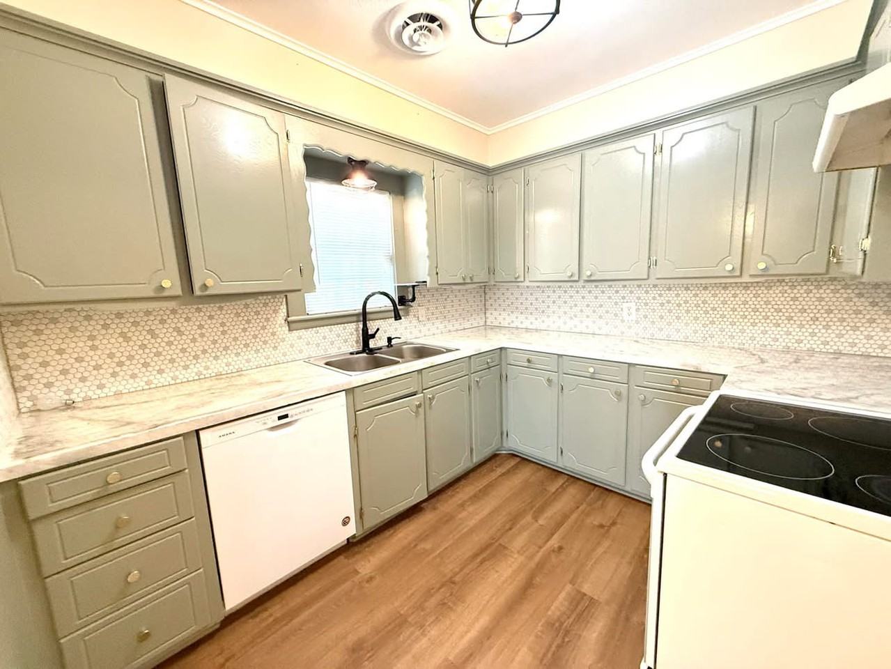 1329 Hargrove St #1 - Photo 4 of 26