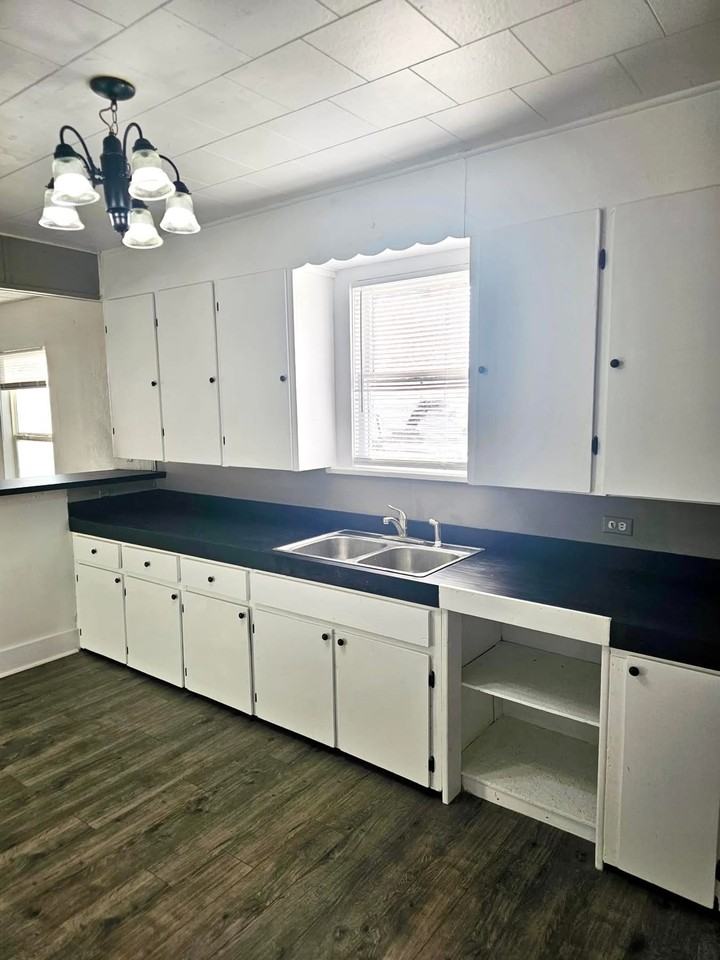 18 E Oklahoma Ave #1 - Photo 3 of 12