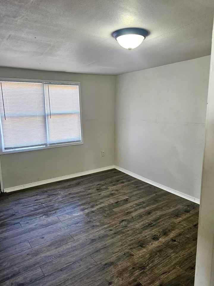18 E Oklahoma Ave #1 - Photo 7 of 12