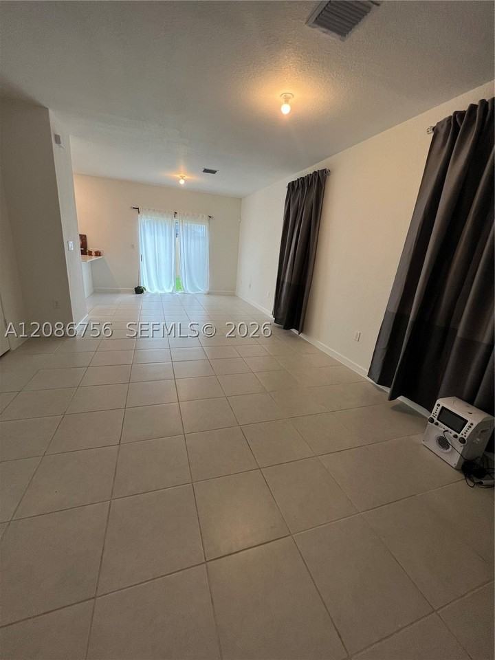 2634 Se 10th St #2634 - Photo 2 of 16