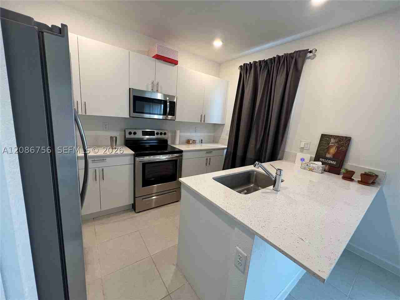 2634 Se 10th St #2634 - Photo 3 of 16