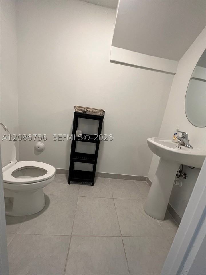 2634 Se 10th St #2634 - Photo 5 of 16