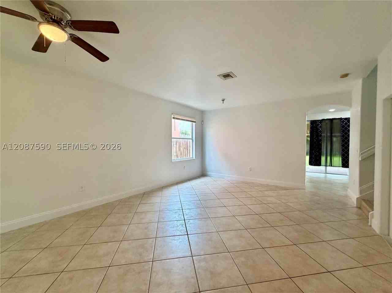 1548 Se 20th Ter - Photo 3 of 13