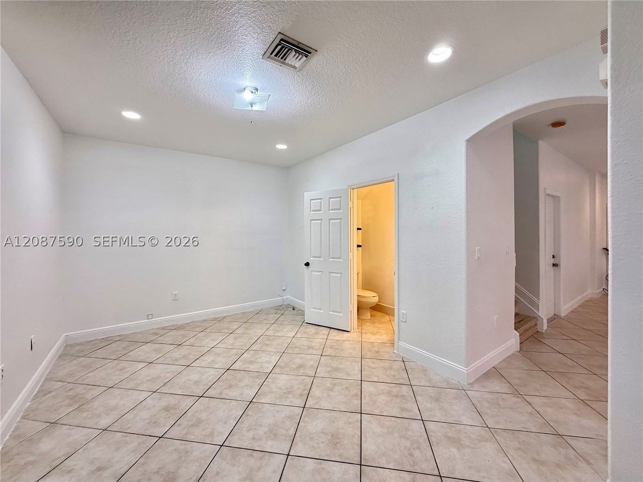 1548 Se 20th Ter - Photo 5 of 13