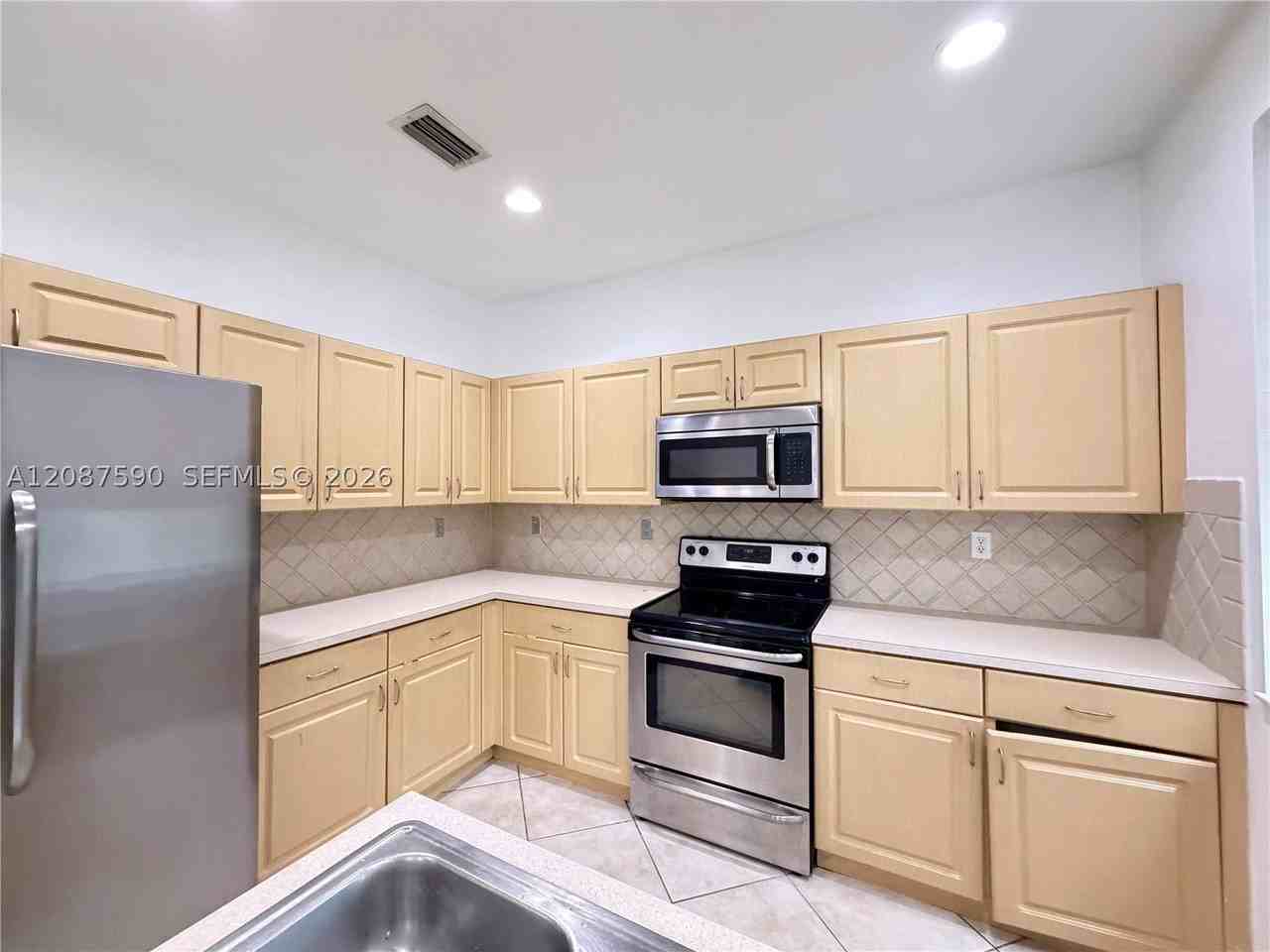 1548 Se 20th Ter - Photo 7 of 13
