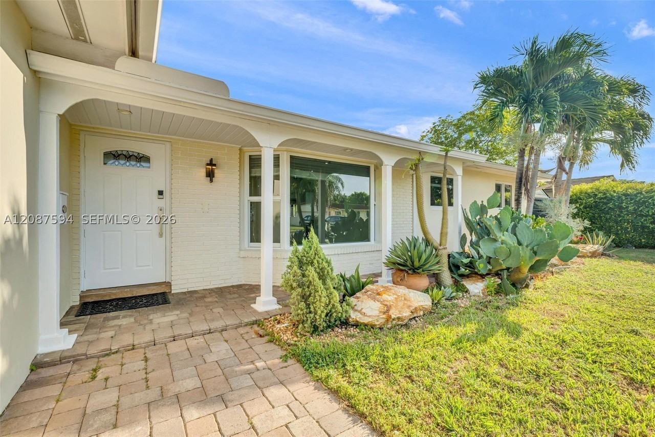 14241 Sw 83rd St - Photo 4 of 50