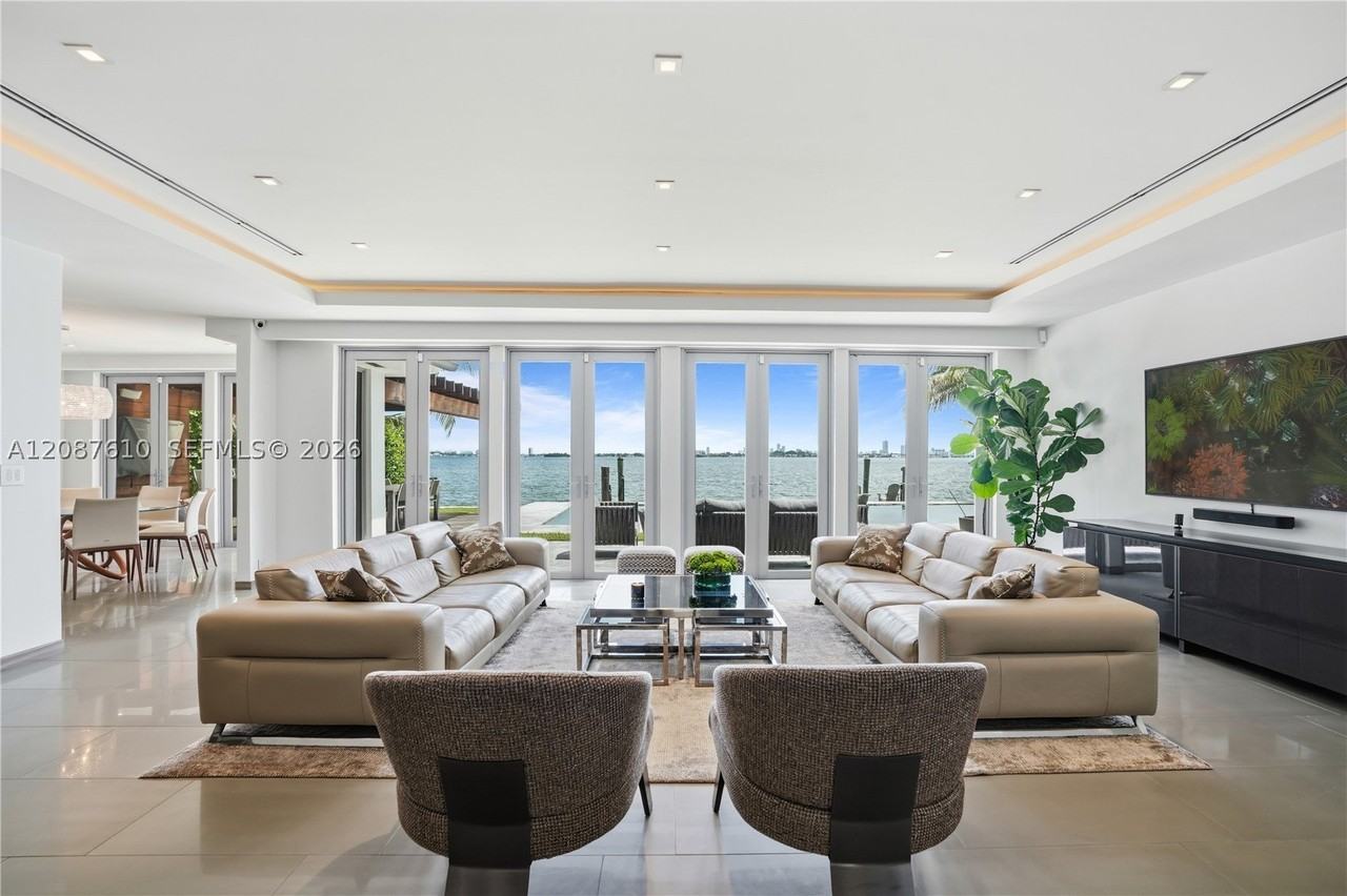 9301 N Bayshore Dr - Photo 7 of 50