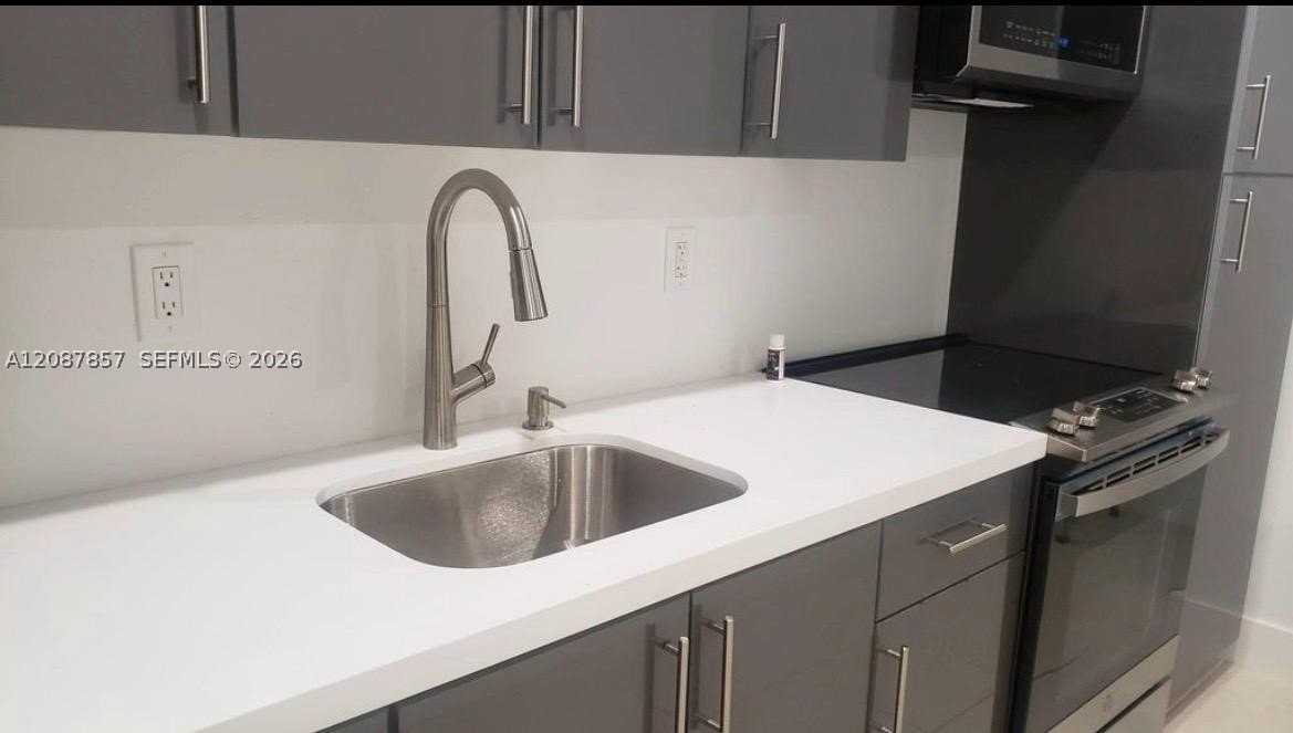 3766 Sw 27th Ter - Photo 2 of 17