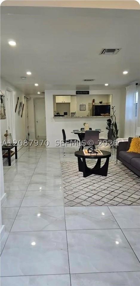 144 Nw 7th Ave #1