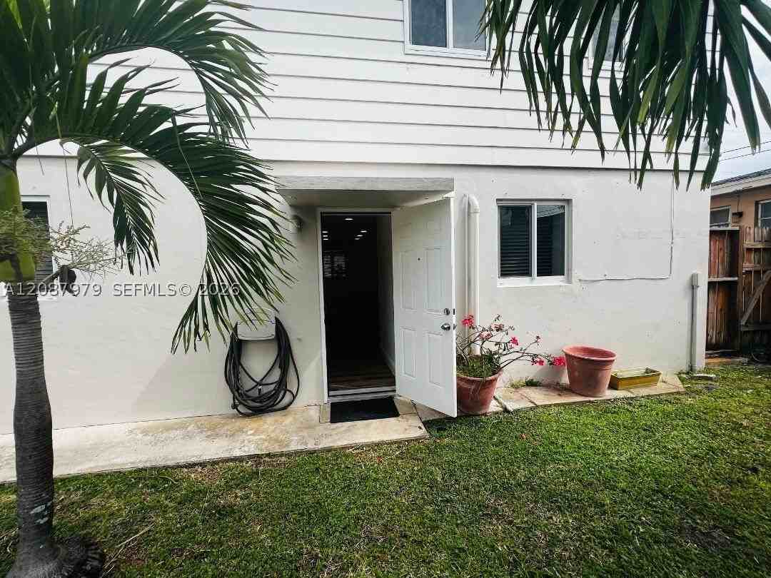 1727 Plunkett St #BACK - Photo 2 of 10