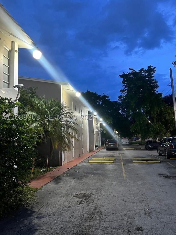 1525 Nw 19th Ter #24