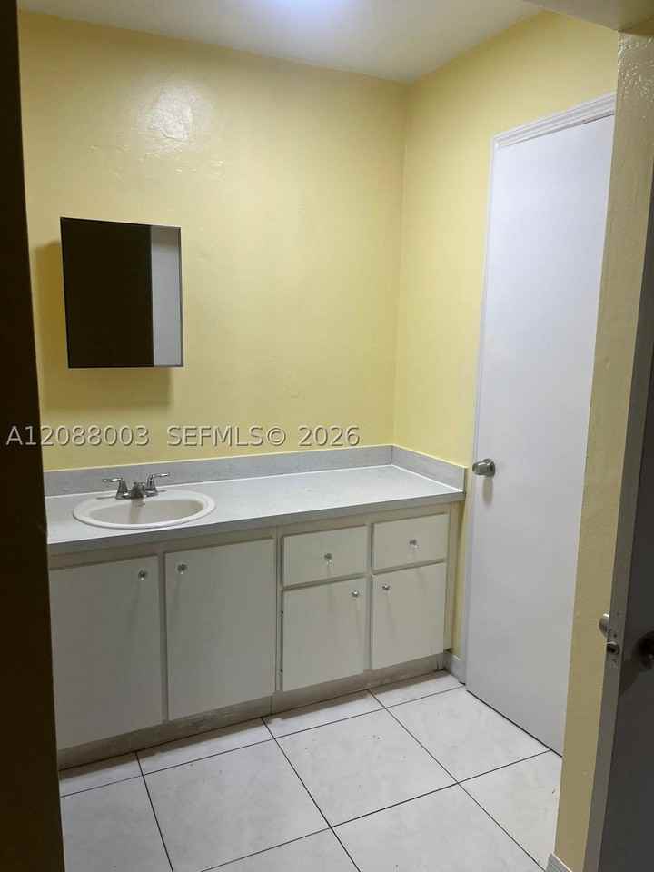 1525 Nw 19th Ter #24 - Photo 7 of 11