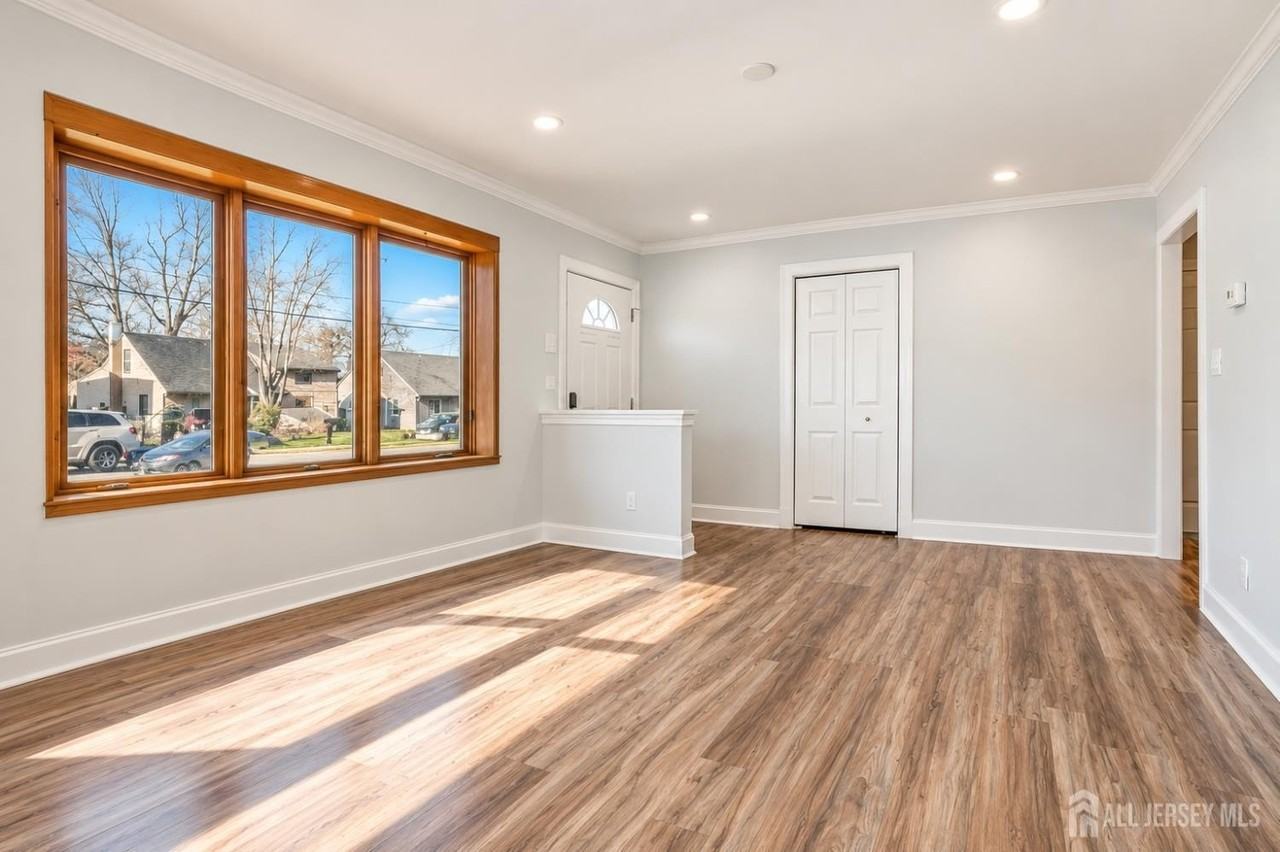 237 Johnson Ave - Photo 4 of 27