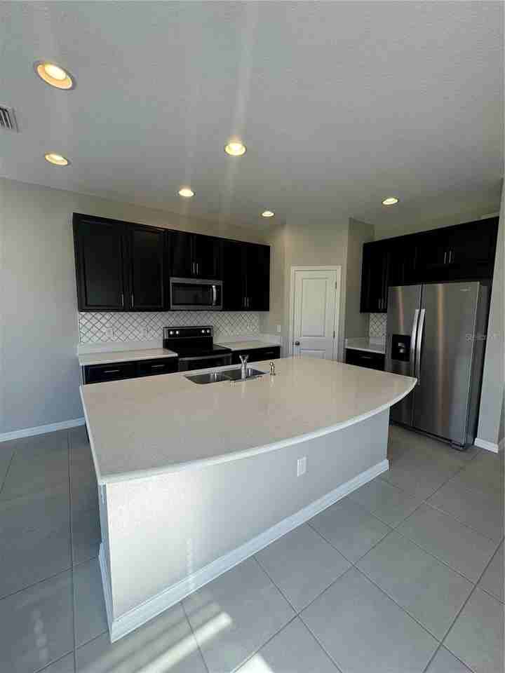6104 Willowside St - Photo 2 of 19
