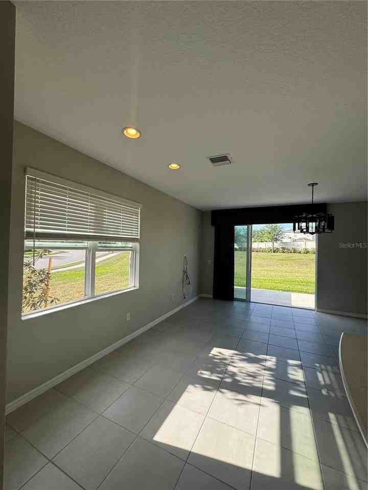 6104 Willowside St - Photo 3 of 19