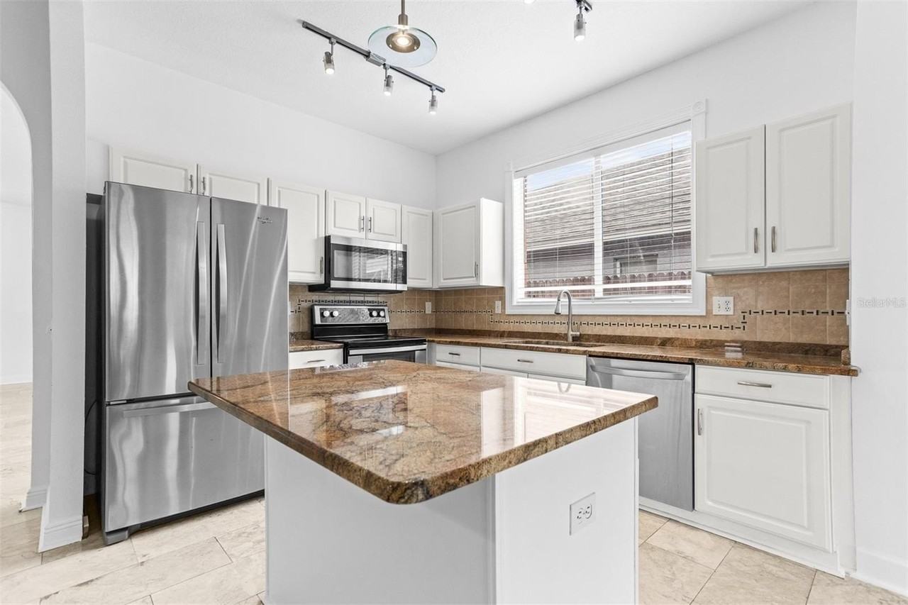 18120 Palm Breeze Dr - Photo 6 of 34