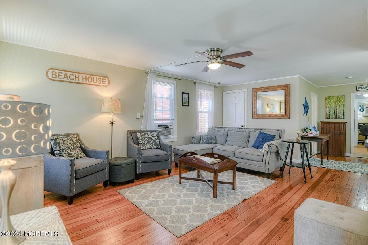 21 Embury Ave - Photo 7 of 24