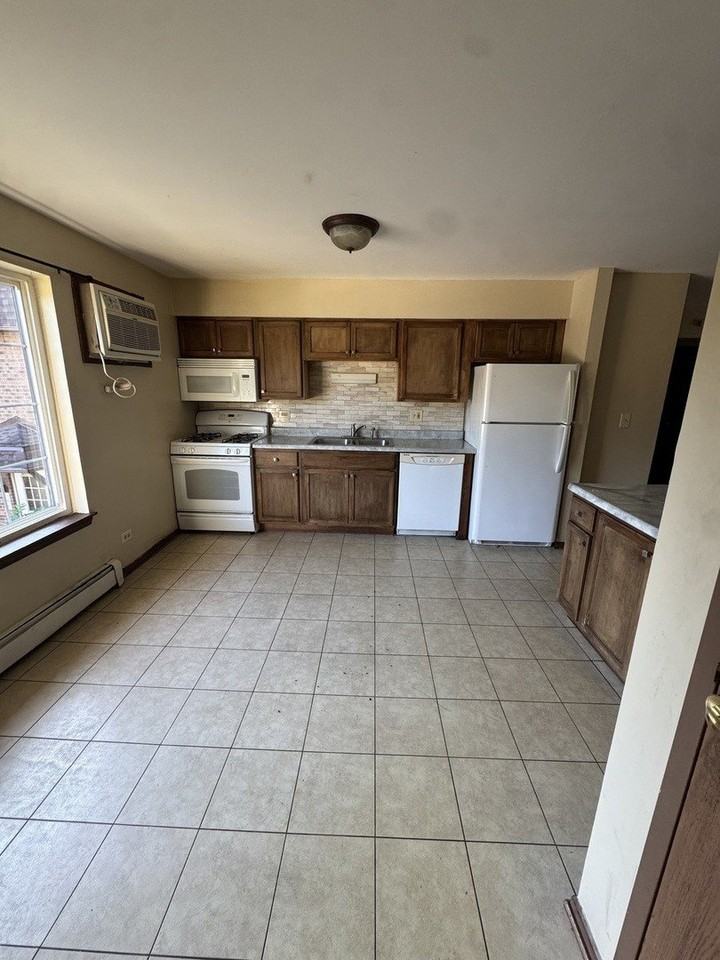 2328 Century Point Ln #D - Photo 2 of 10