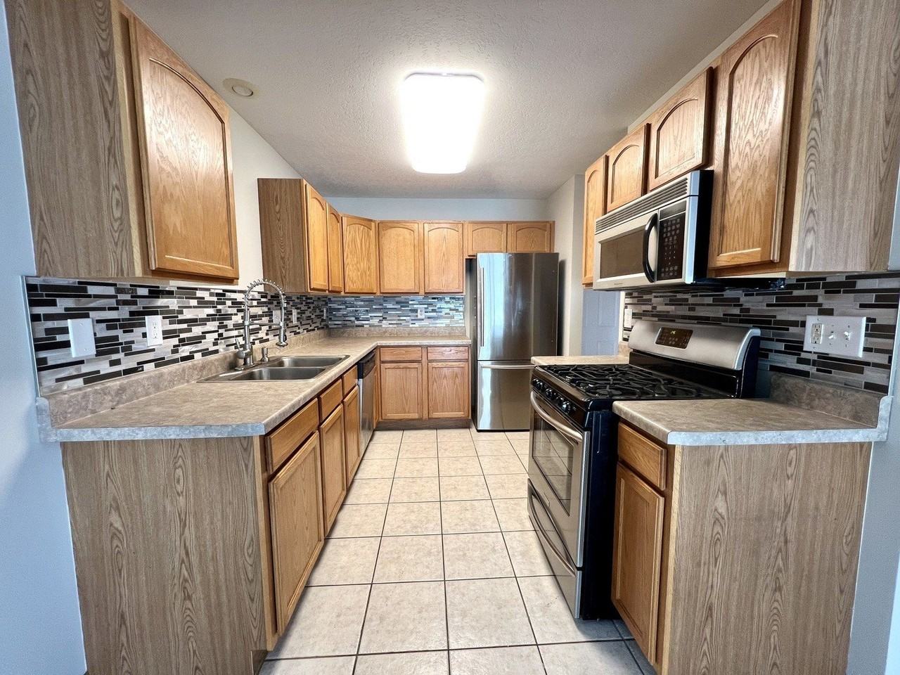 1172 Rose Dr - Photo 2 of 18