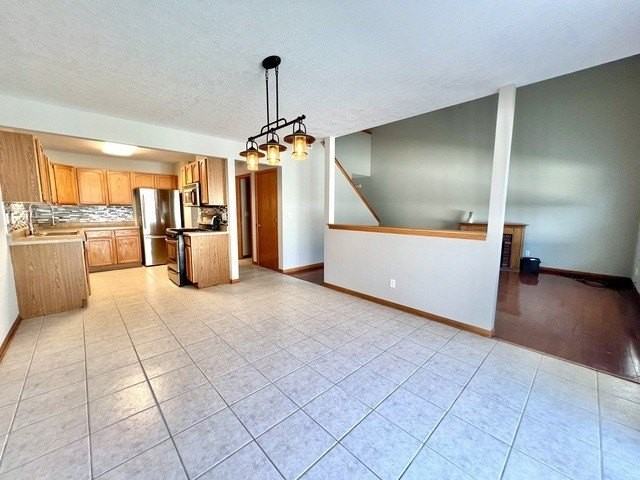 1172 Rose Dr - Photo 4 of 18