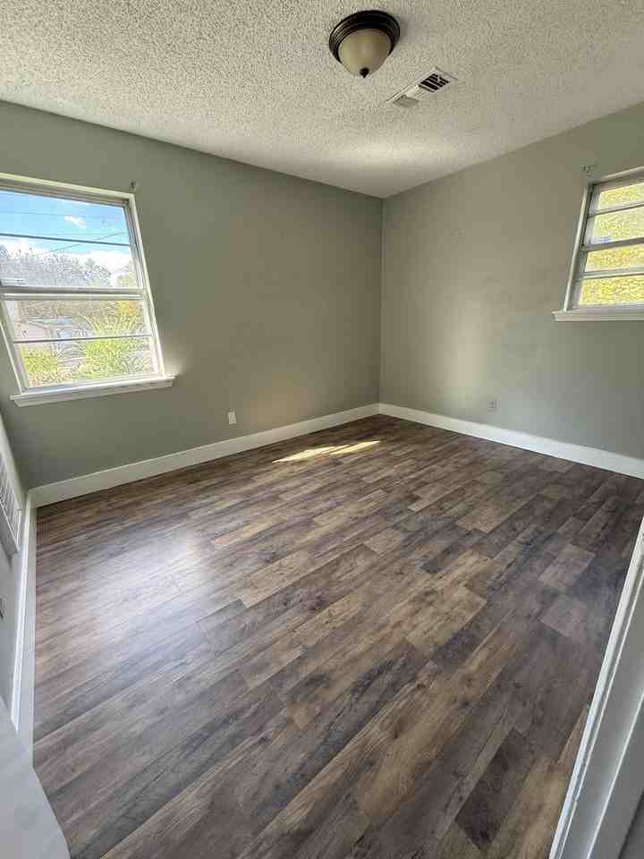 133 Center St #1 - Photo 3 of 6