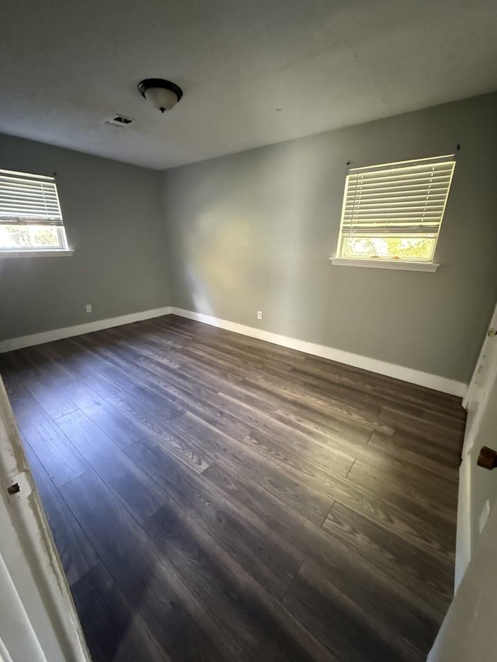 133 Center St #1 - Photo 5 of 6