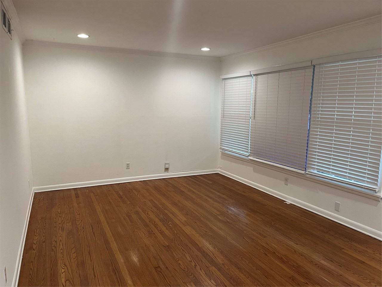9532 Dixie Ln - Photo 3 of 14