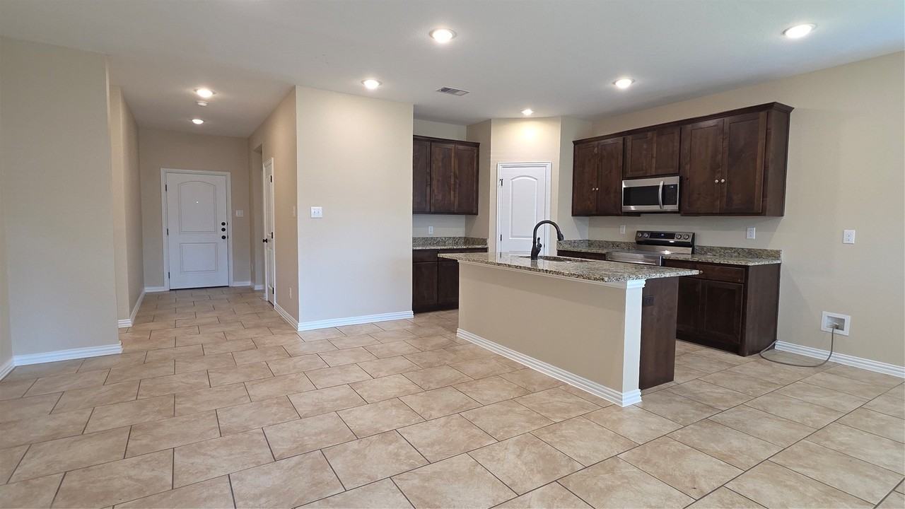 4007 Wellington St - Photo 3 of 15